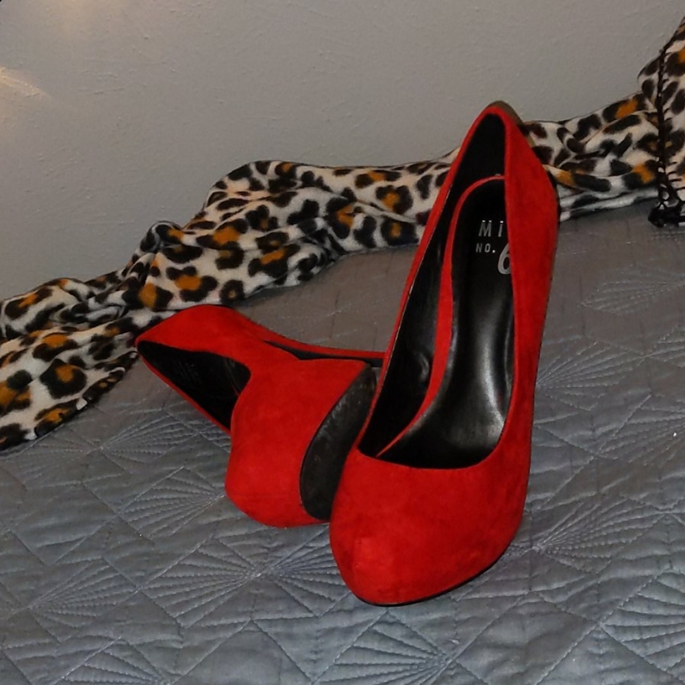 Spicy Red Heels 🍷🌹